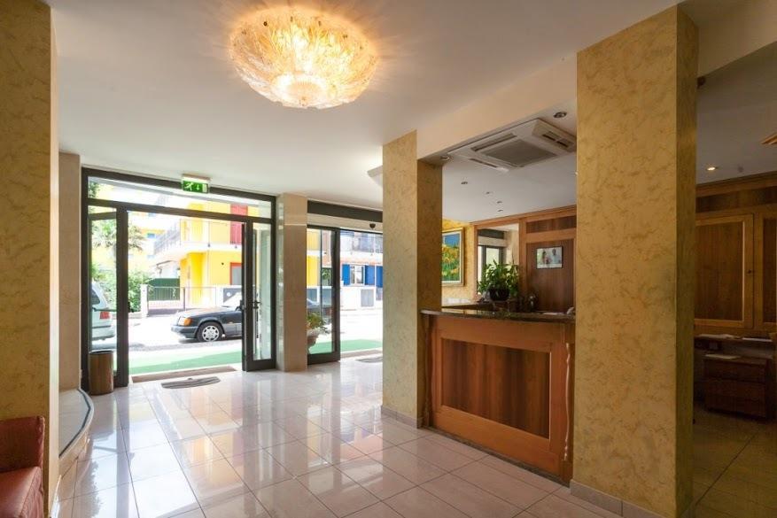 Hotel Vienna Caorle Exterior foto