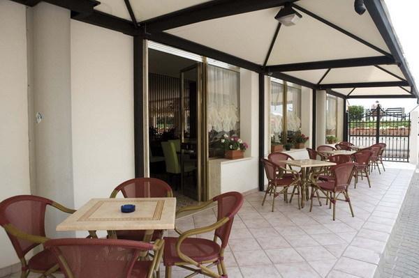 Hotel Vienna Caorle Exterior foto