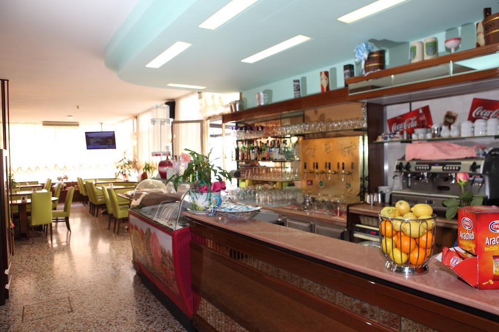Hotel Vienna Caorle Exterior foto