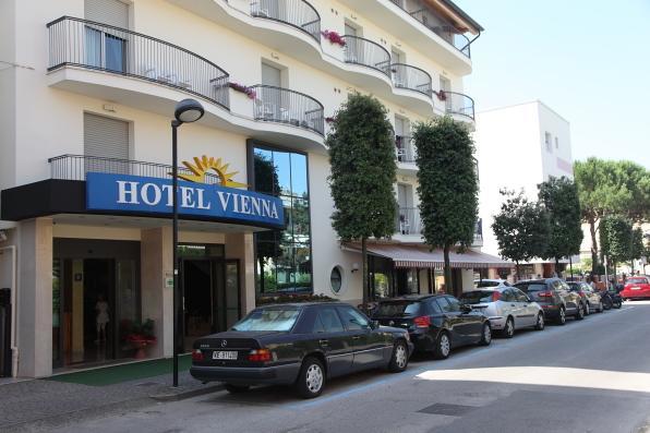 Hotel Vienna Caorle Exterior foto