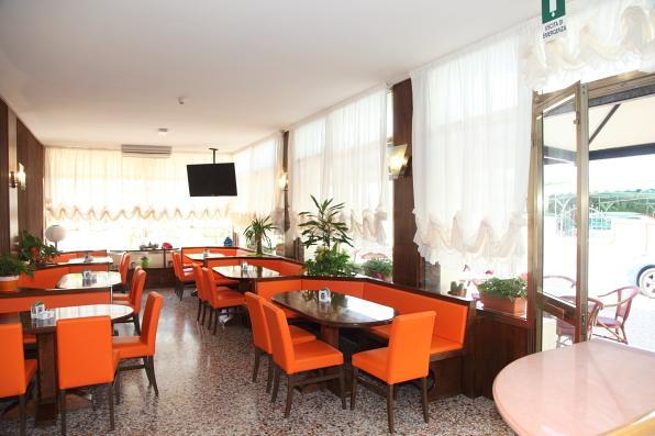 Hotel Vienna Caorle Exterior foto