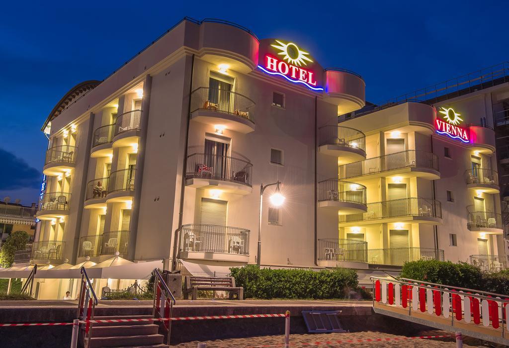 Hotel Vienna Caorle Exterior foto
