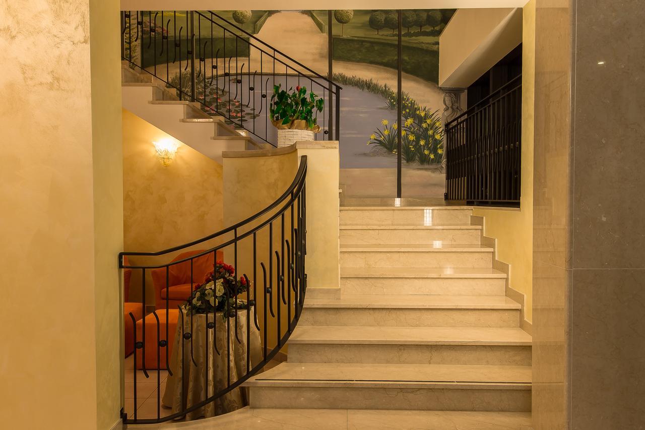 Hotel Vienna Caorle Exterior foto